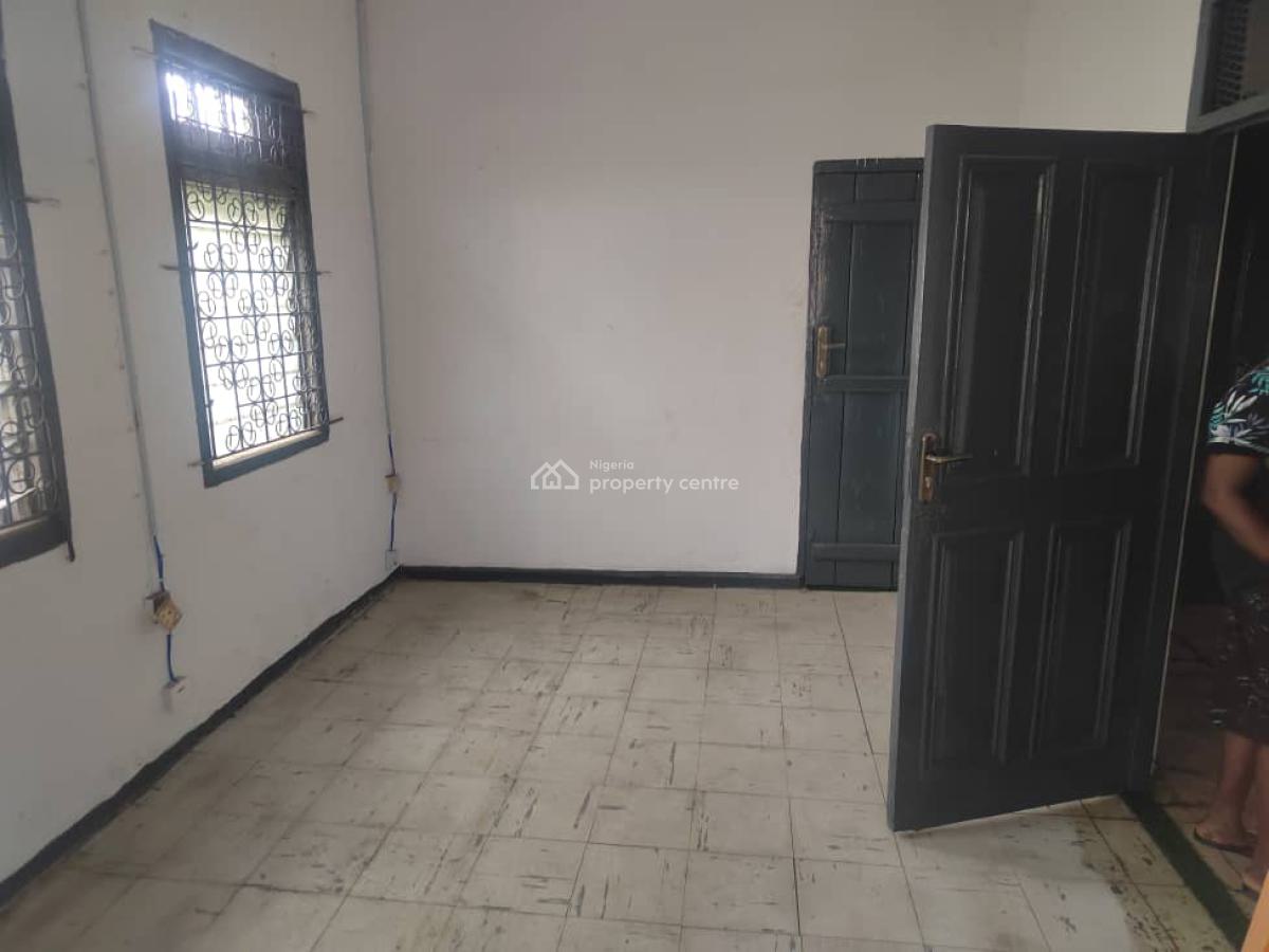 Self Compound Office Space, Alagomeji, Yaba, Lagos, Flat / Apartment for Rent