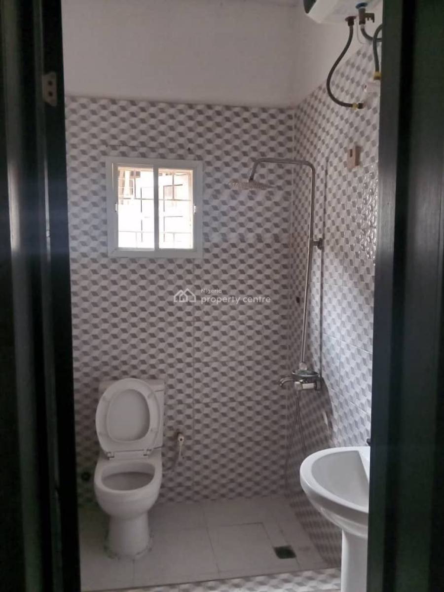 Standard and Executive 3 - Bedroom Flat, Phase 2, Ogudu Gra, Gra, Ogudu, Lagos, Flat / Apartment for Rent