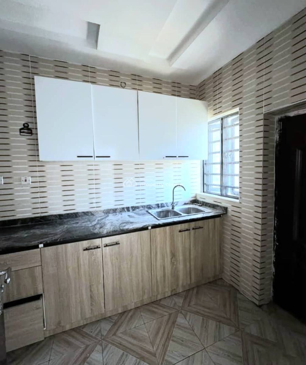 Well Maintained 2 Bedroom Apartment, Ilasan, Lekki, Lagos, Flat / Apartment for Rent