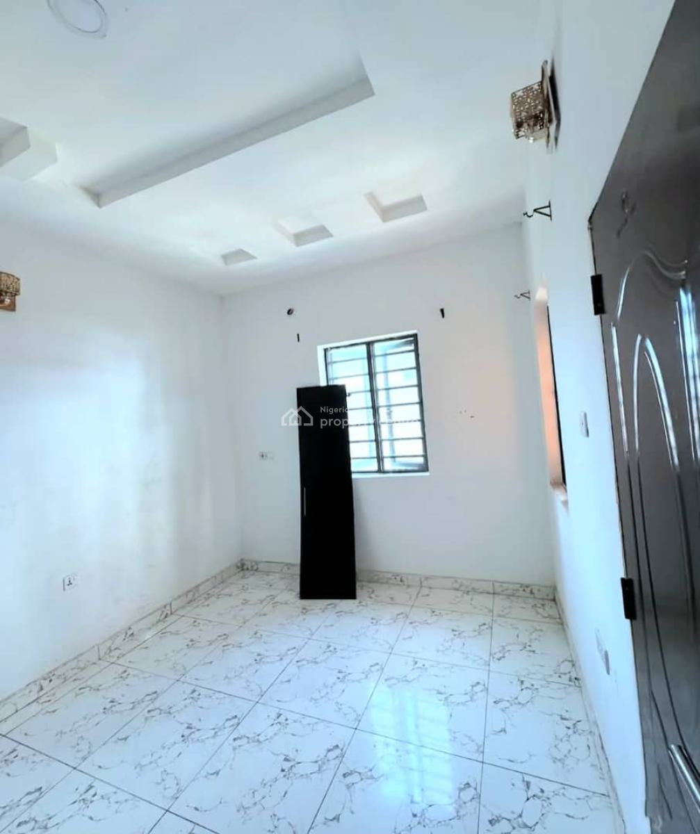 Well Maintained 2 Bedroom Apartment, Ilasan, Lekki, Lagos, Flat / Apartment for Rent