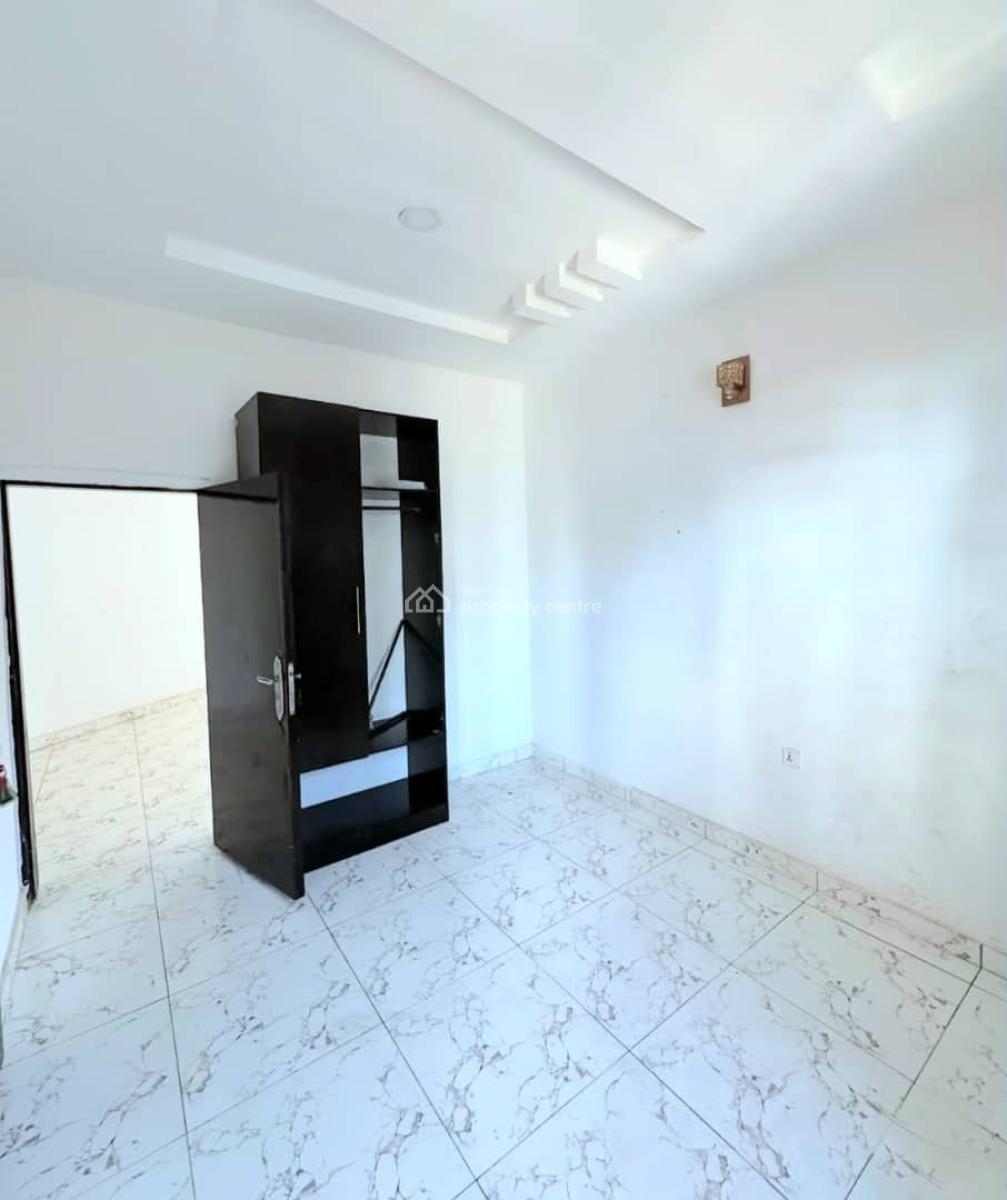 Well Maintained 2 Bedroom Apartment, Ilasan, Lekki, Lagos, Flat / Apartment for Rent