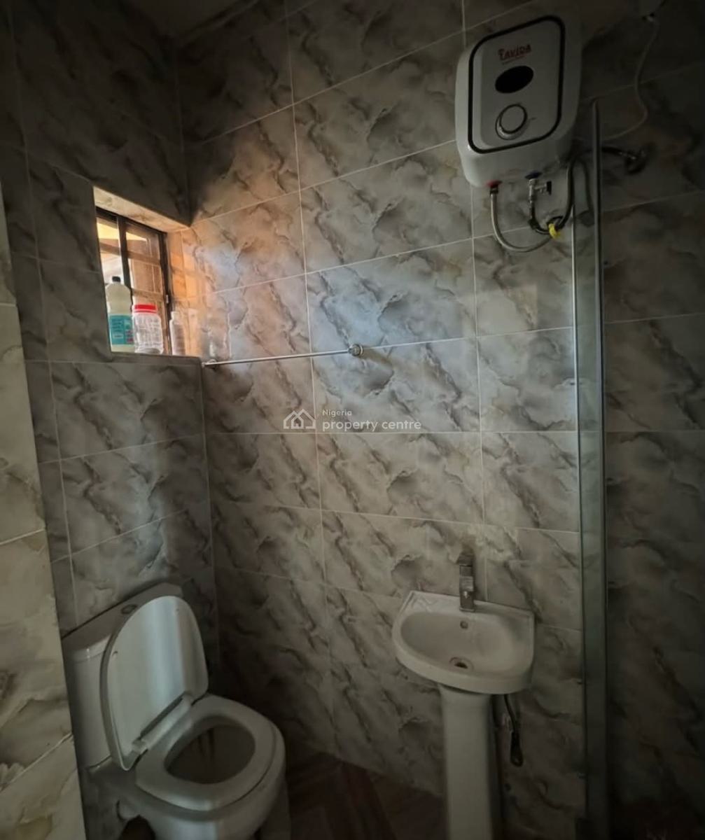Well Maintained 2 Bedroom Apartment, Ilasan, Lekki, Lagos, Flat / Apartment for Rent