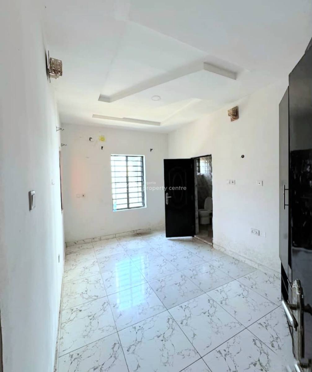 Well Maintained 2 Bedroom Apartment, Ilasan, Lekki, Lagos, Flat / Apartment for Rent
