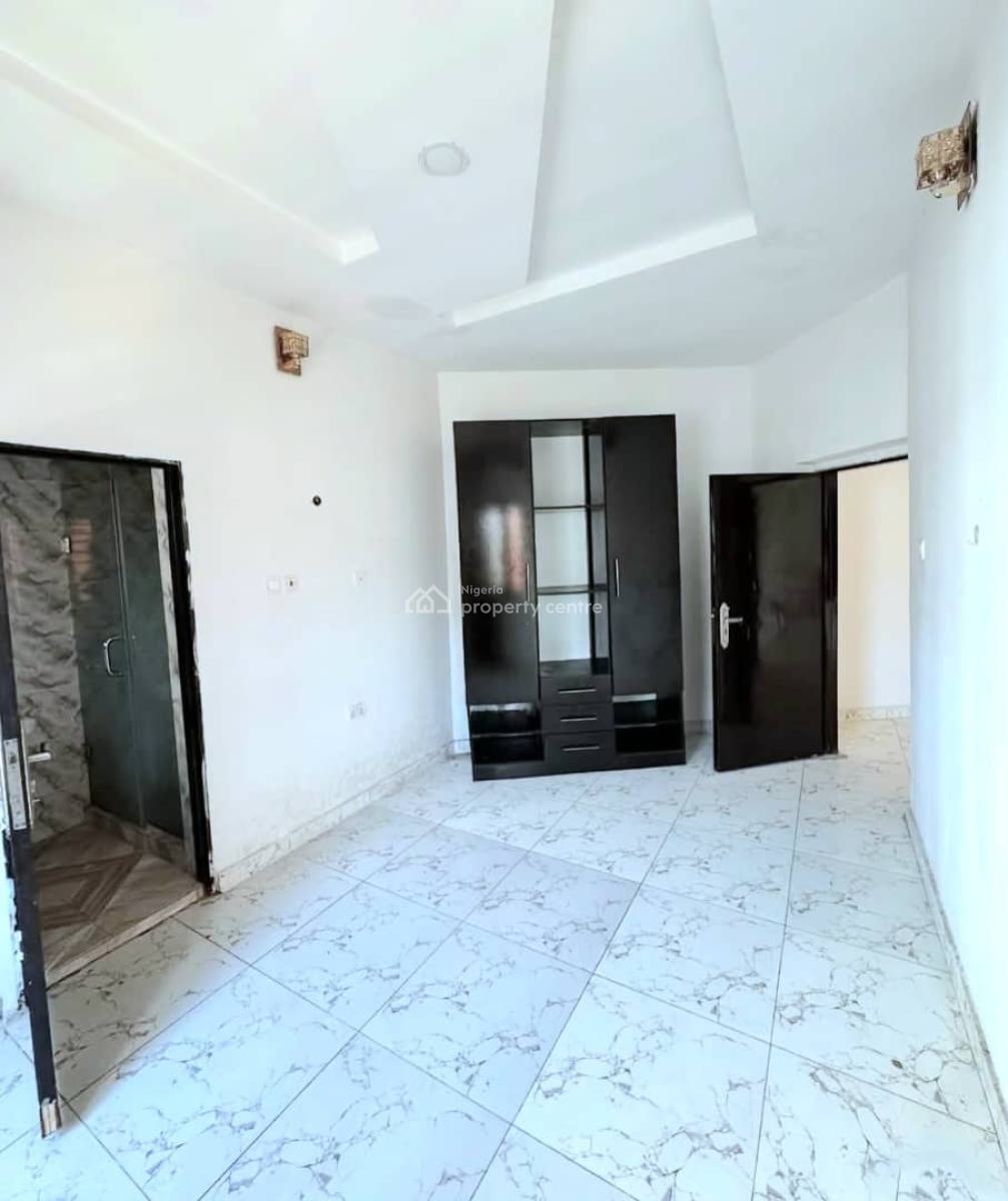 Well Maintained 2 Bedroom Apartment, Ilasan, Lekki, Lagos, Flat / Apartment for Rent