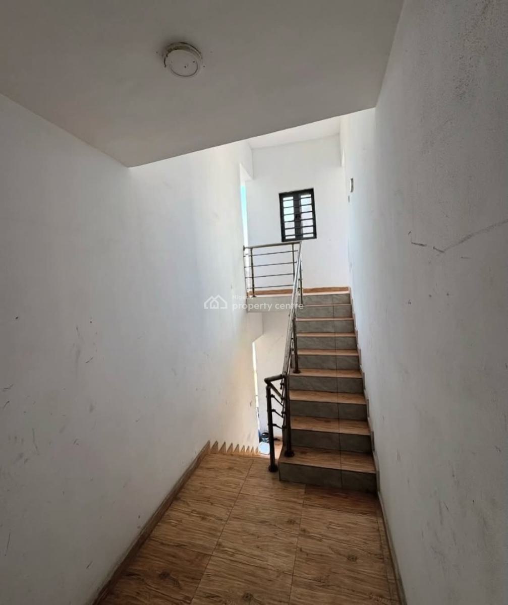 Well Maintained 2 Bedroom Apartment, Ilasan, Lekki, Lagos, Flat / Apartment for Rent