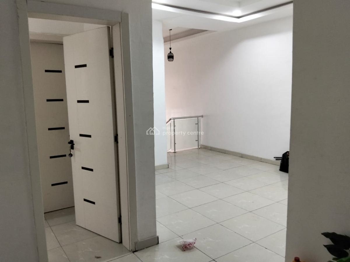 Very Spacious Master Bedroom Available Video Available Too, Orchid Road Royal Pine Estate, Lekki, Lagos, Self Contain (single Rooms) for Rent