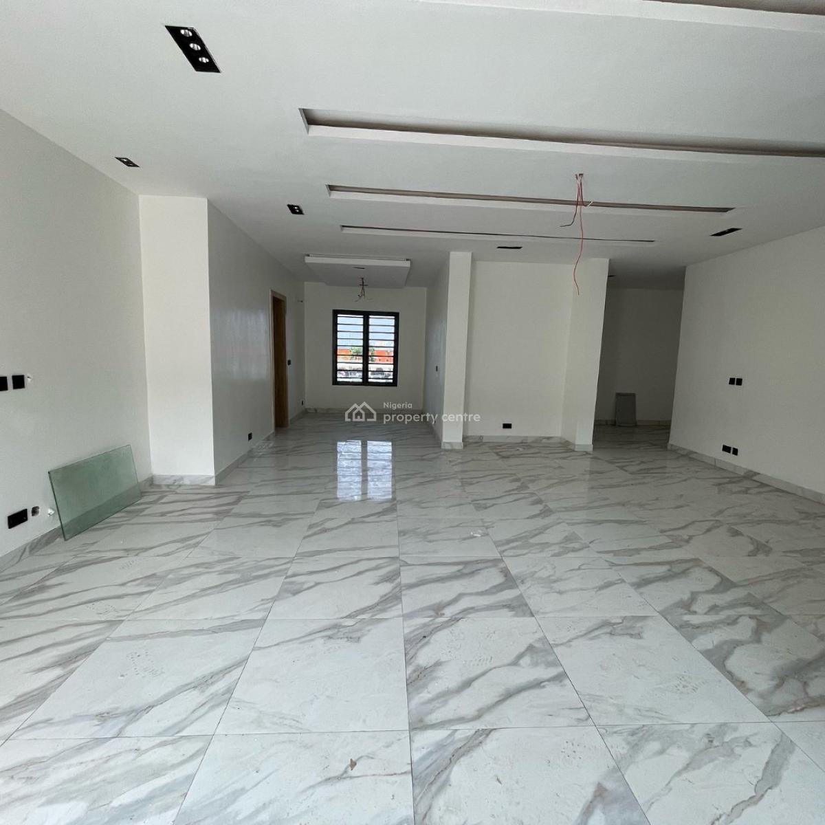 Spacious 3 Bedroom Apartment with Bq, Right, Lekki Phase 1, Lekki, Lagos, Flat / Apartment for Sale