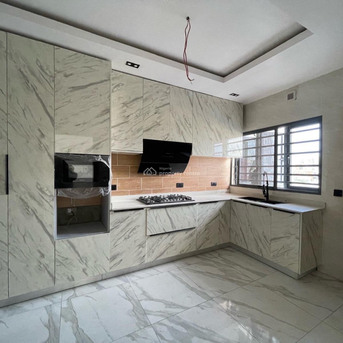 Spacious 3 Bedroom Apartment with Bq, Right, Lekki Phase 1, Lekki, Lagos, Flat / Apartment for Sale