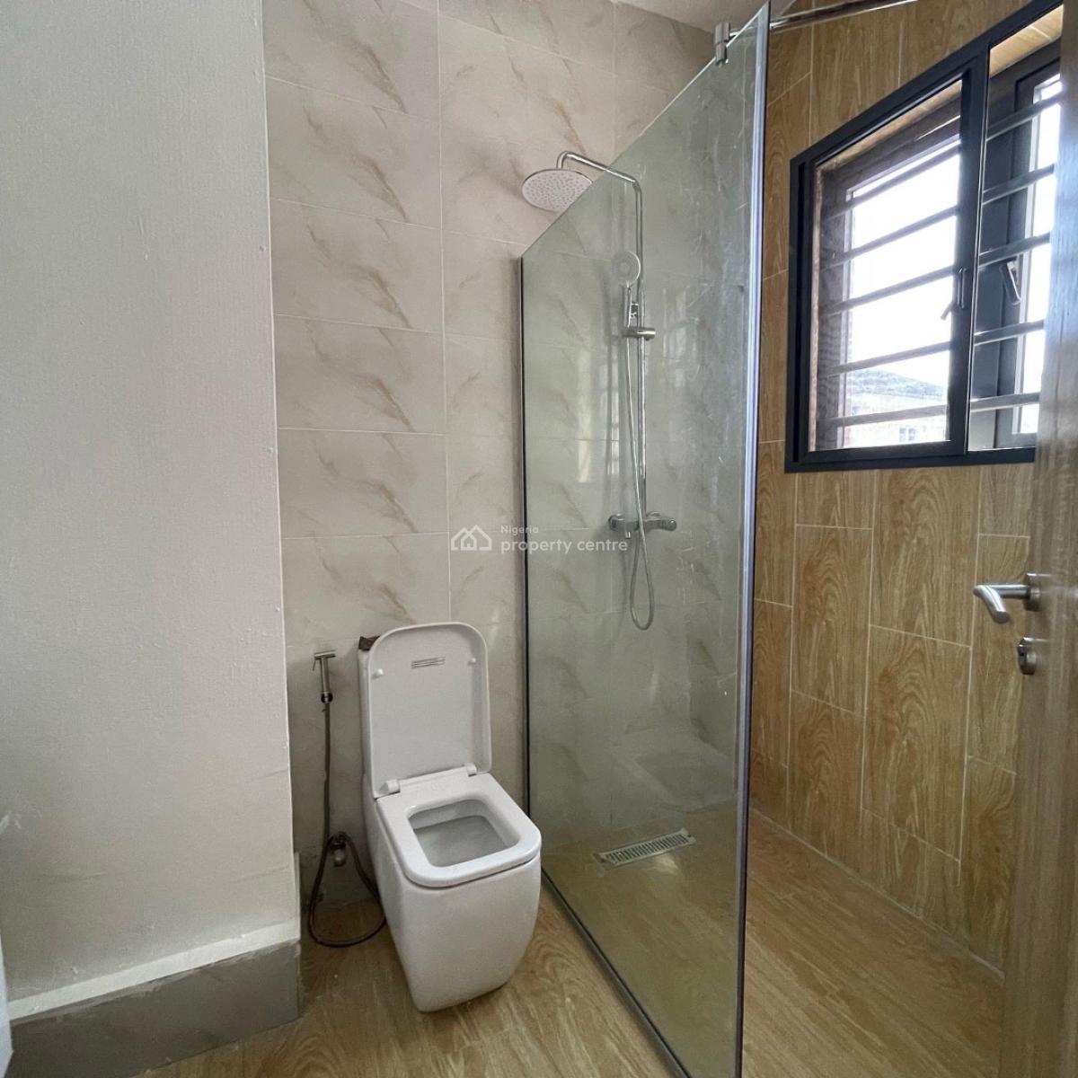 Spacious 3 Bedroom Apartment with Bq, Right, Lekki Phase 1, Lekki, Lagos, Flat / Apartment for Sale