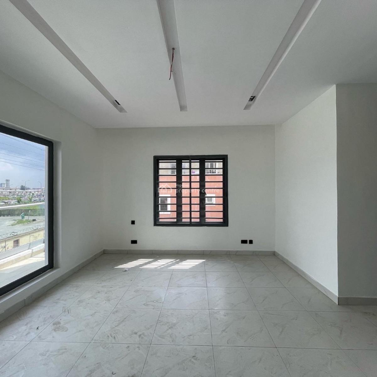 Spacious 3 Bedroom Apartment with Bq, Right, Lekki Phase 1, Lekki, Lagos, Flat / Apartment for Sale