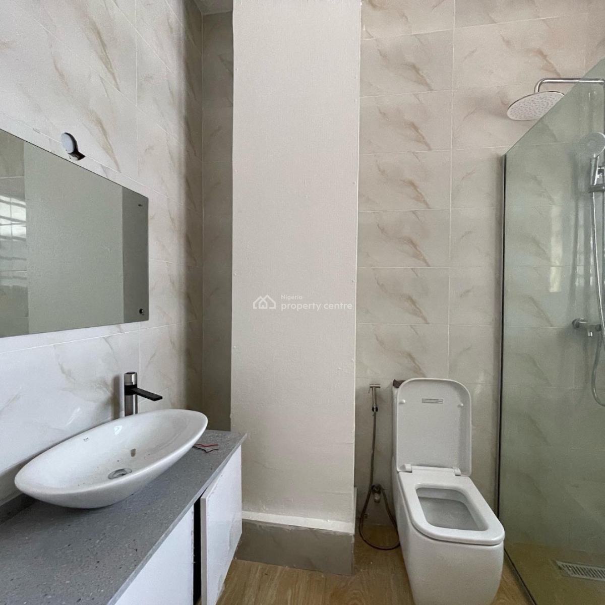 Spacious 3 Bedroom Apartment with Bq, Right, Lekki Phase 1, Lekki, Lagos, Flat / Apartment for Sale