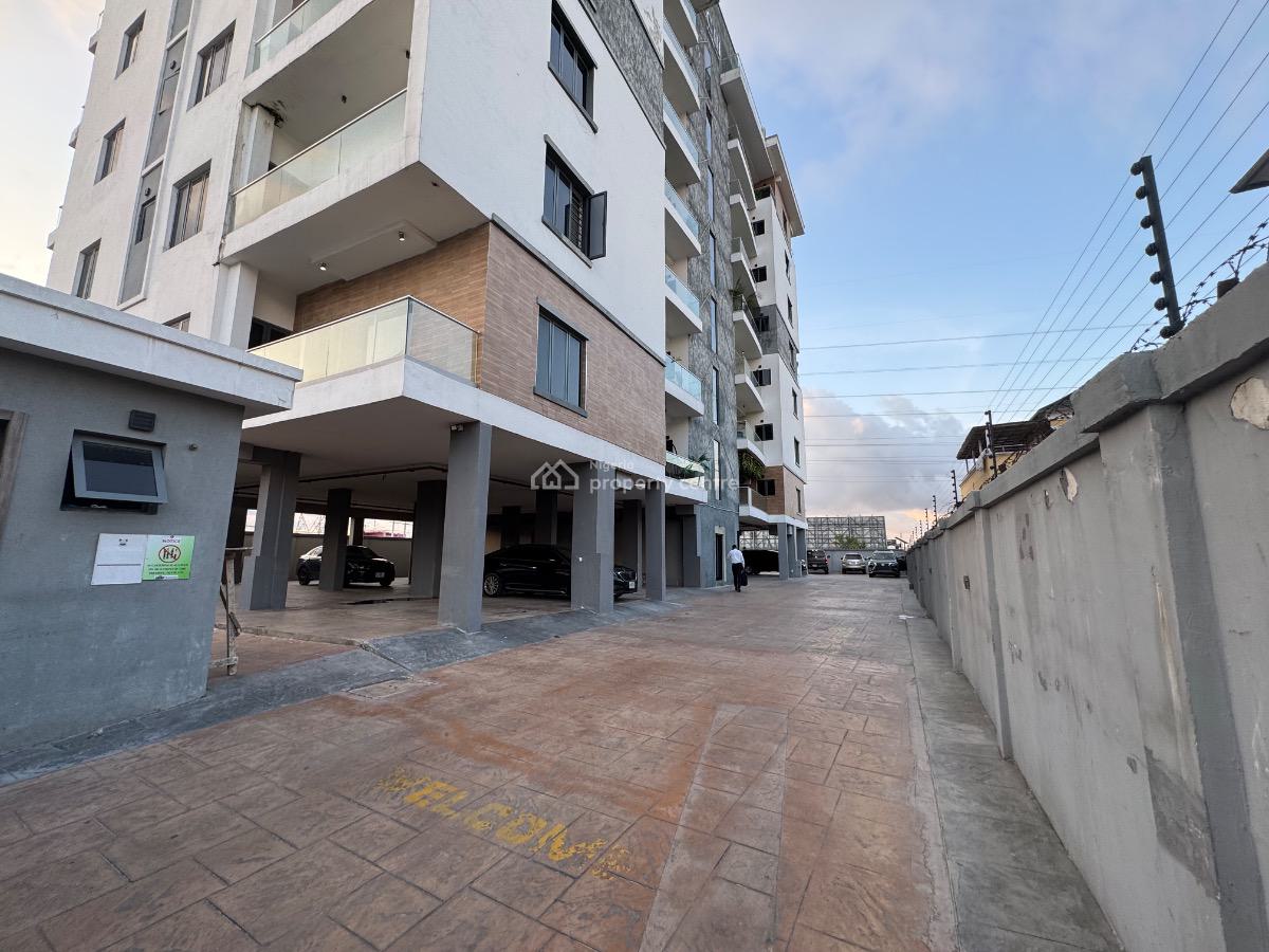 Spacious 3 Bedroom Apartment with Bq, Lekki Phase 1, Lekki, Lagos, Flat / Apartment for Sale