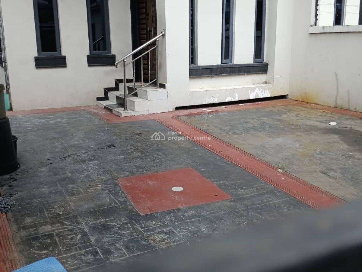 Distress 4bedroom Duplex with Bq, Chevron Lekki Lagos, Lekki, Lagos, Semi-detached Duplex for Sale
