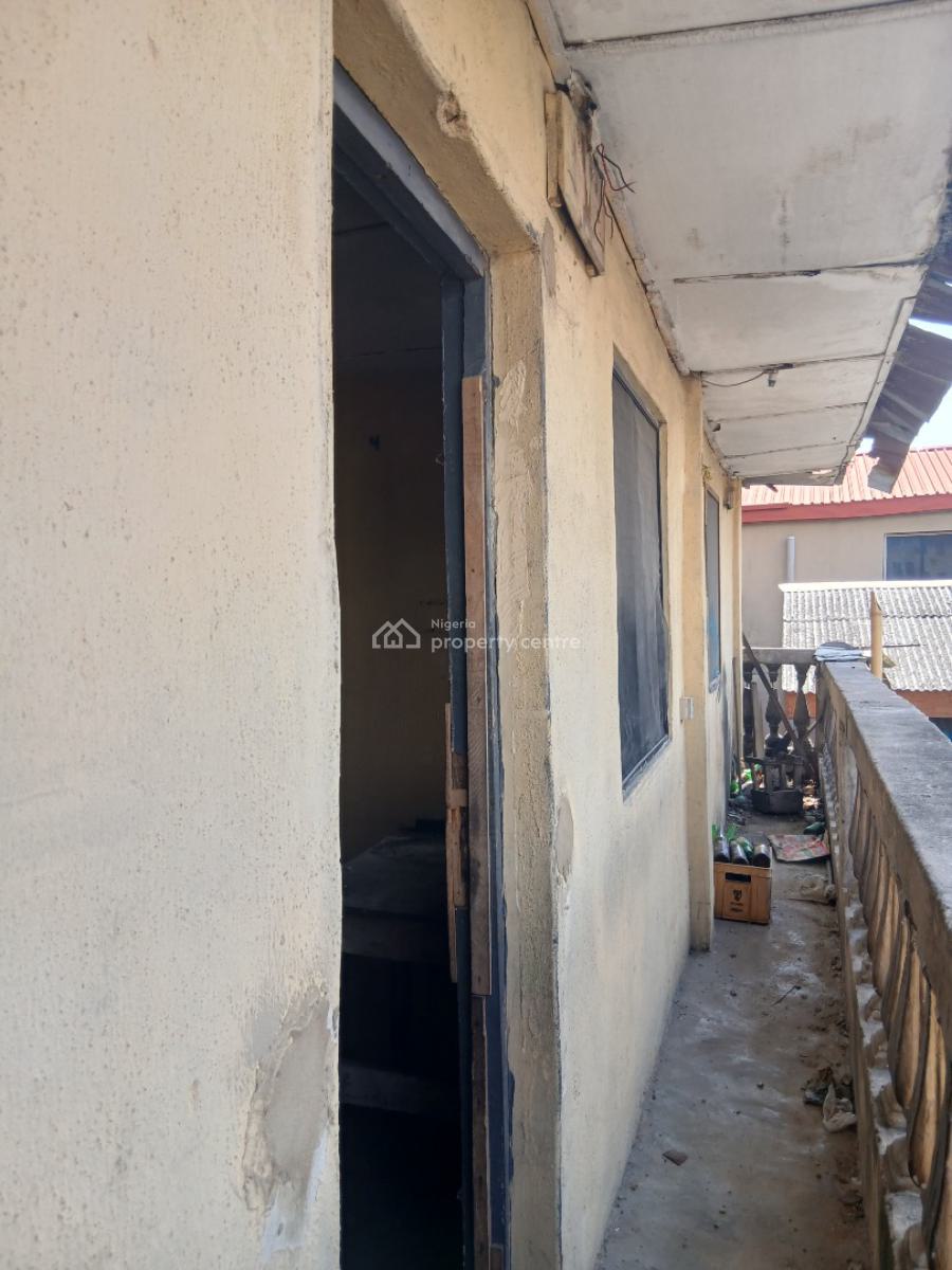 Decently Nice 2 Bedroom, Yaba, Lagos, Flat / Apartment for Rent