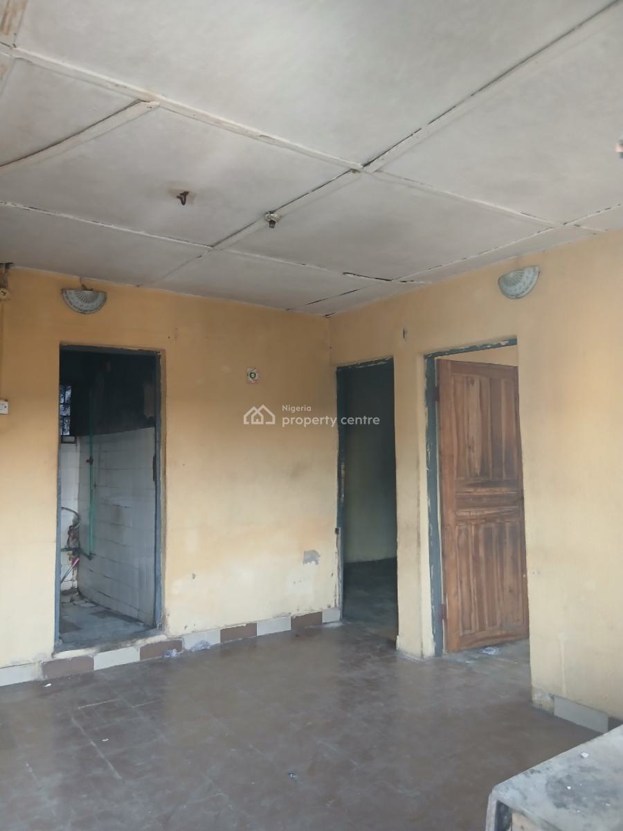 Decently Nice 2 Bedroom, Yaba, Lagos, Flat / Apartment for Rent
