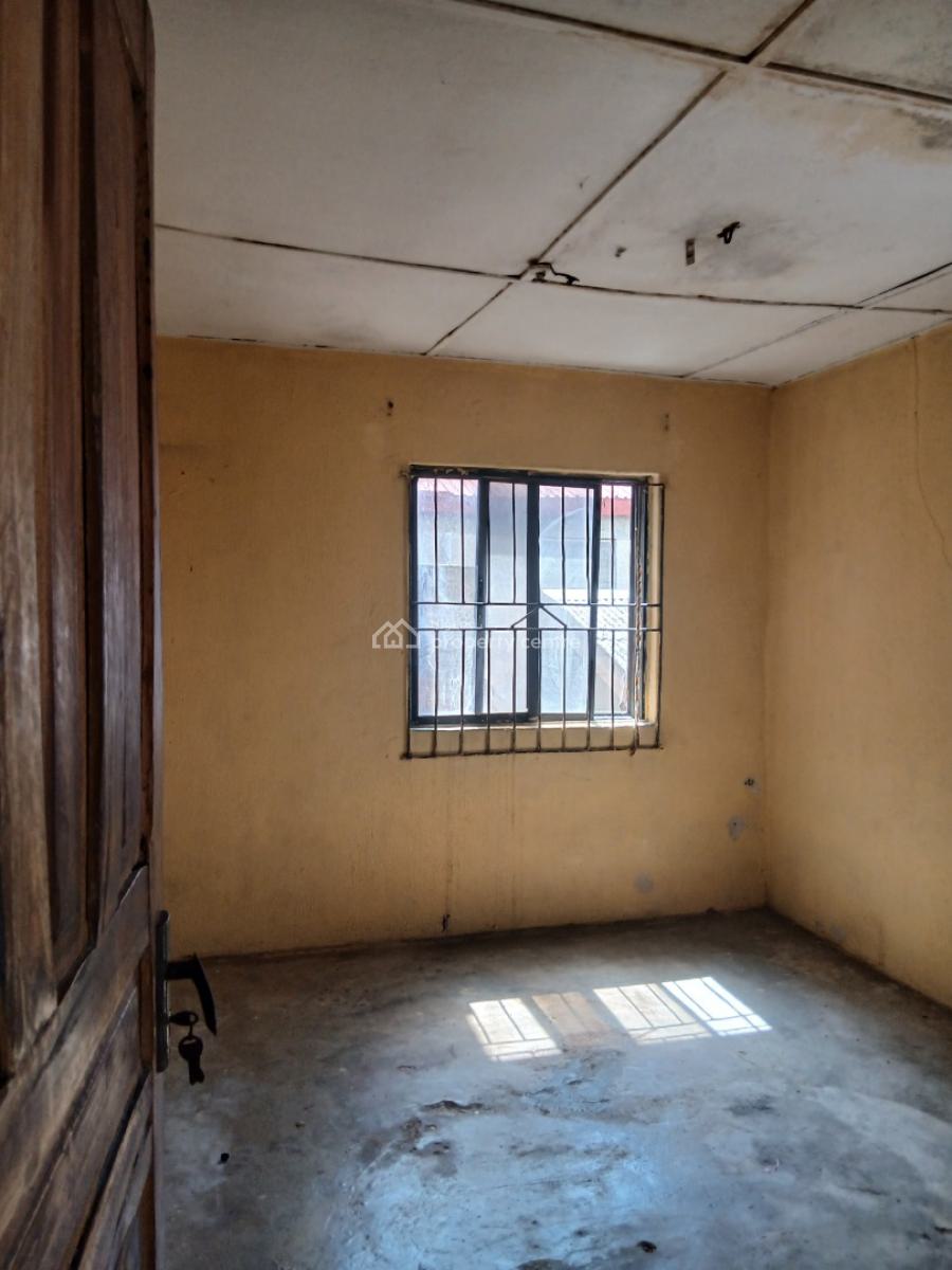 Decently Nice 2 Bedroom, Yaba, Lagos, Flat / Apartment for Rent