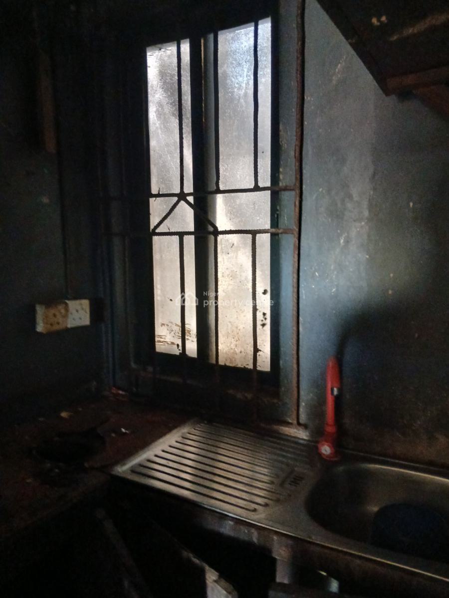 Decently Nice 2 Bedroom, Yaba, Lagos, Flat / Apartment for Rent