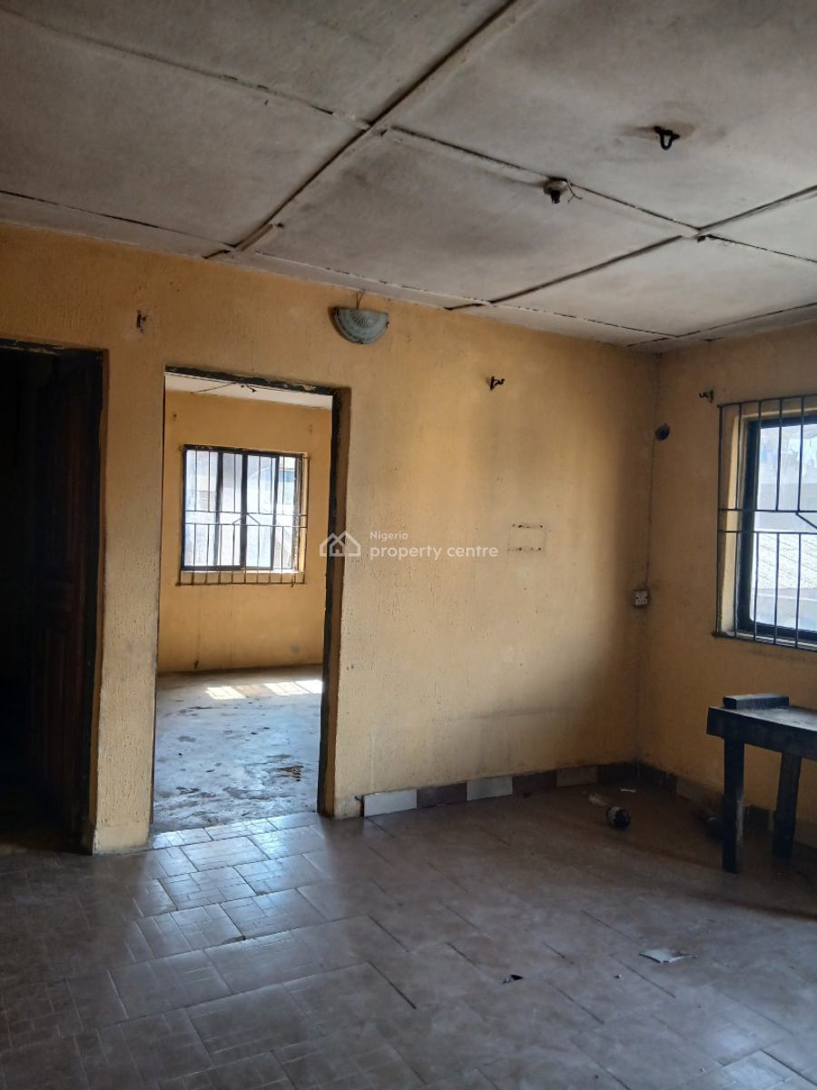 Decently Nice 2 Bedroom, Yaba, Lagos, Flat / Apartment for Rent