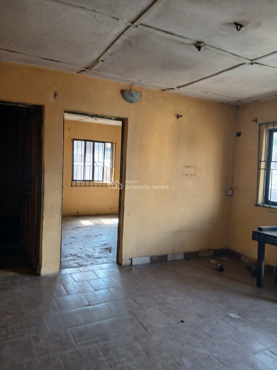 Decently Nice 2 Bedroom, Yaba, Lagos, Flat / Apartment for Rent