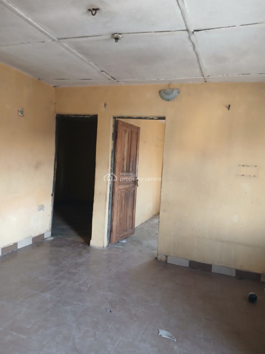 Decently Nice 2 Bedroom, Yaba, Lagos, Flat / Apartment for Rent