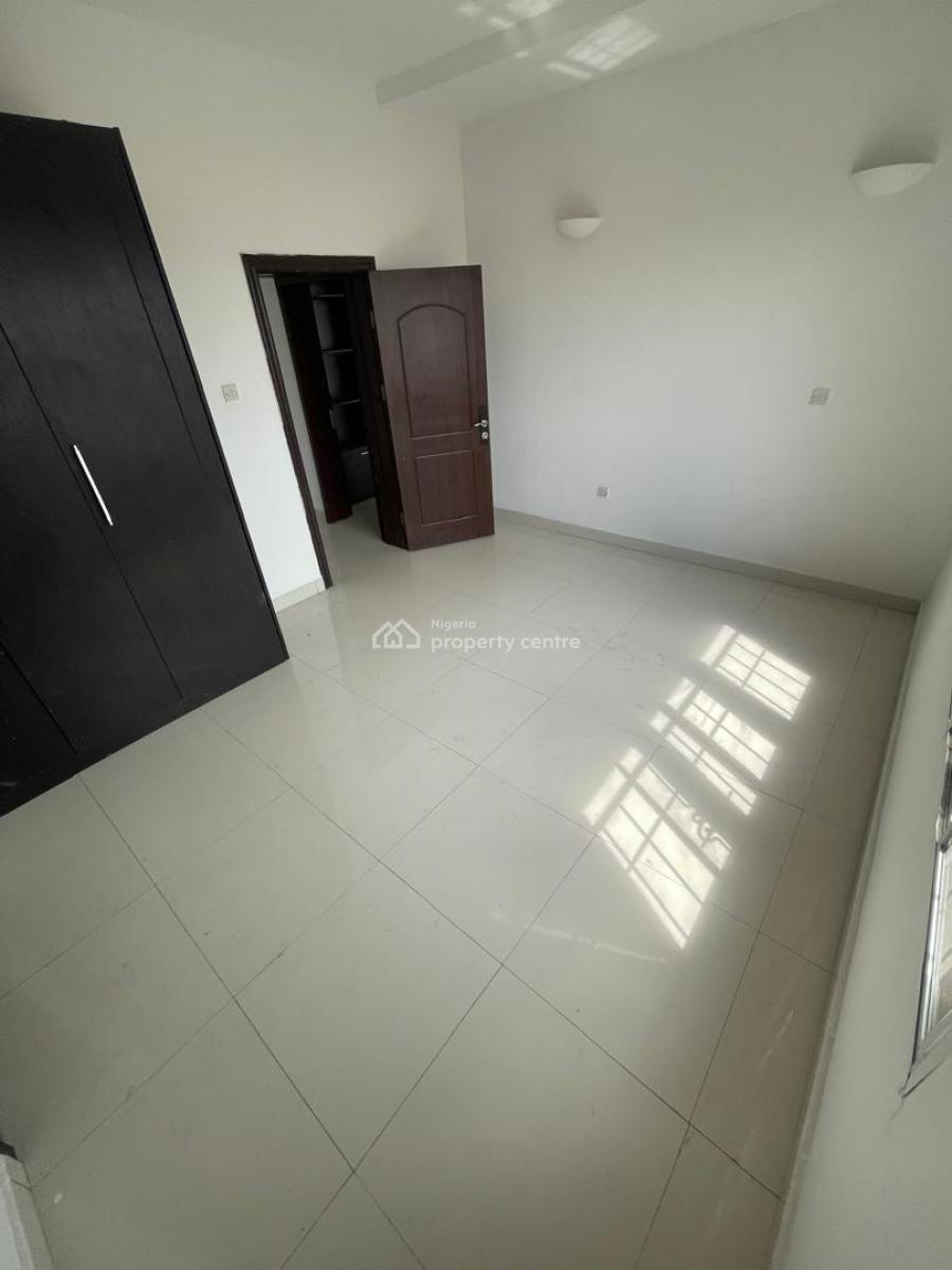 3 Bedroom Flat 25m Service Charge 2.5m Deisel 2.5m Agency Legal, Lekki Phase 1, Lekki, Lagos, Flat / Apartment for Rent