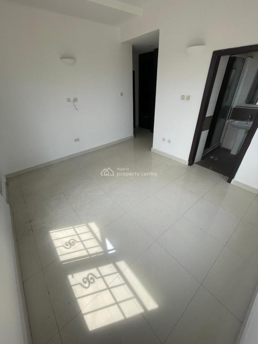 3 Bedroom Flat 25m Service Charge 2.5m Deisel 2.5m Agency Legal, Lekki Phase 1, Lekki, Lagos, Flat / Apartment for Rent