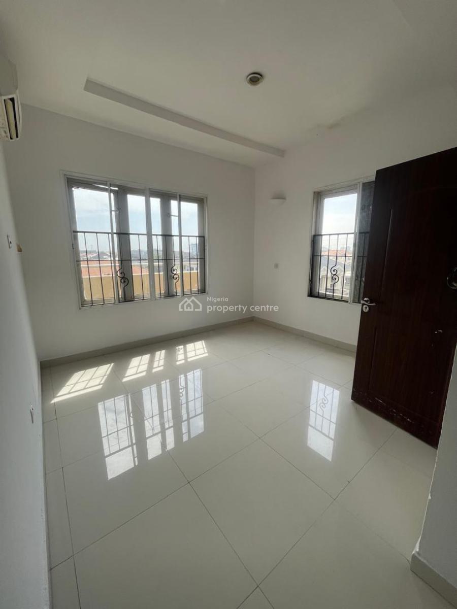 3 Bedroom Flat 25m Service Charge 2.5m Deisel 2.5m Agency Legal, Lekki Phase 1, Lekki, Lagos, Flat / Apartment for Rent