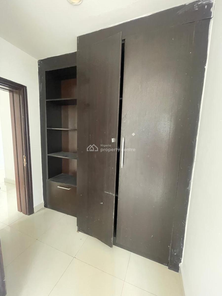 3 Bedroom Flat 25m Service Charge 2.5m Deisel 2.5m Agency Legal, Lekki Phase 1, Lekki, Lagos, Flat / Apartment for Rent