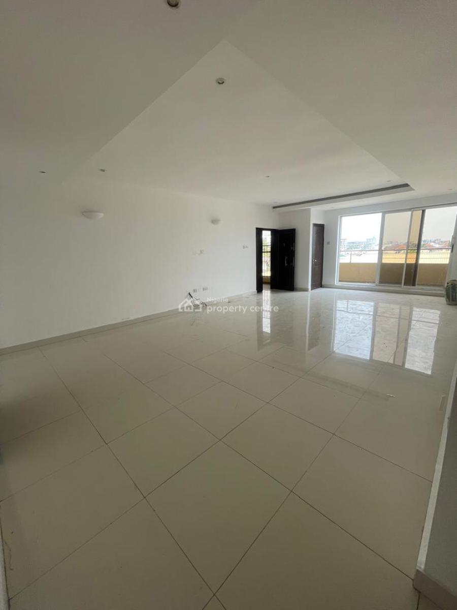 3 Bedroom Flat 25m Service Charge 2.5m Deisel 2.5m Agency Legal, Lekki Phase 1, Lekki, Lagos, Flat / Apartment for Rent