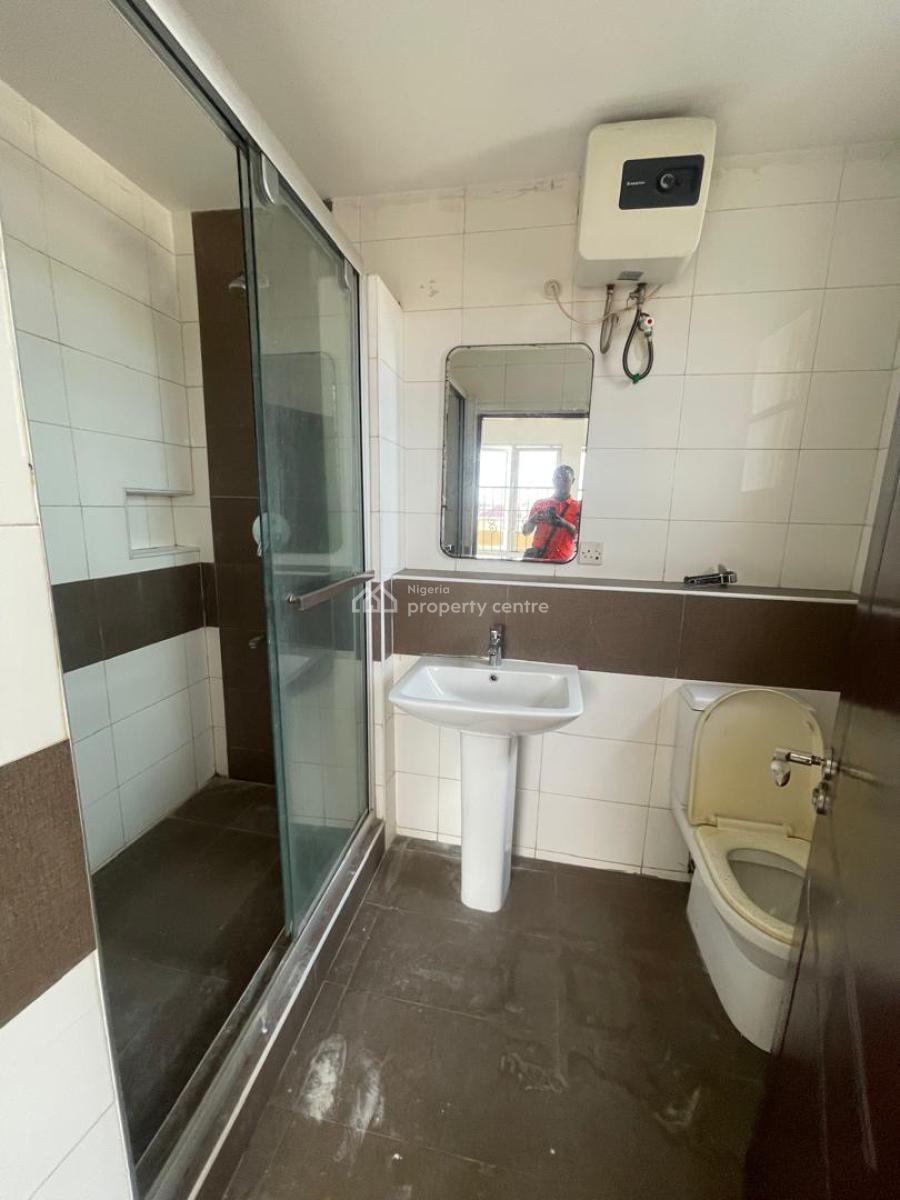 3 Bedroom Flat 25m Service Charge 2.5m Deisel 2.5m Agency Legal, Lekki Phase 1, Lekki, Lagos, Flat / Apartment for Rent