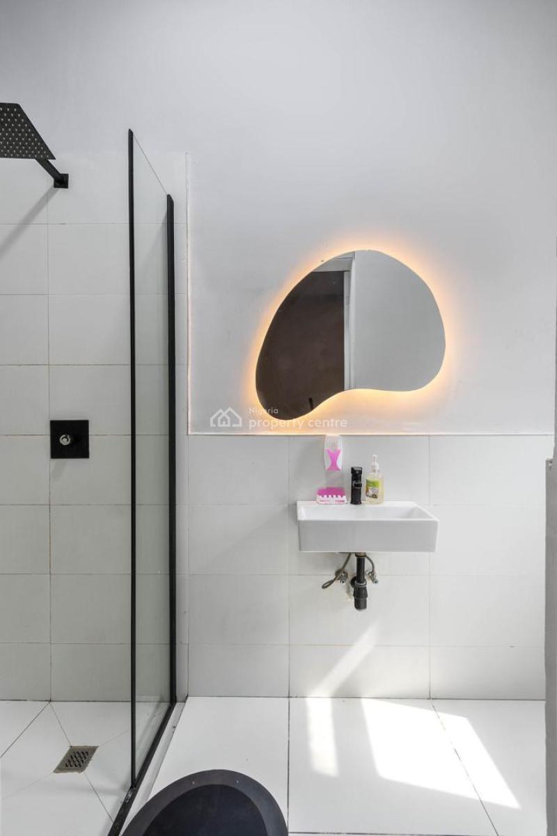 Stylish 4 Bedroom Apartment with Ps5, Lekki Phase 1, Lekki, Lagos, Flat / Apartment Short Let
