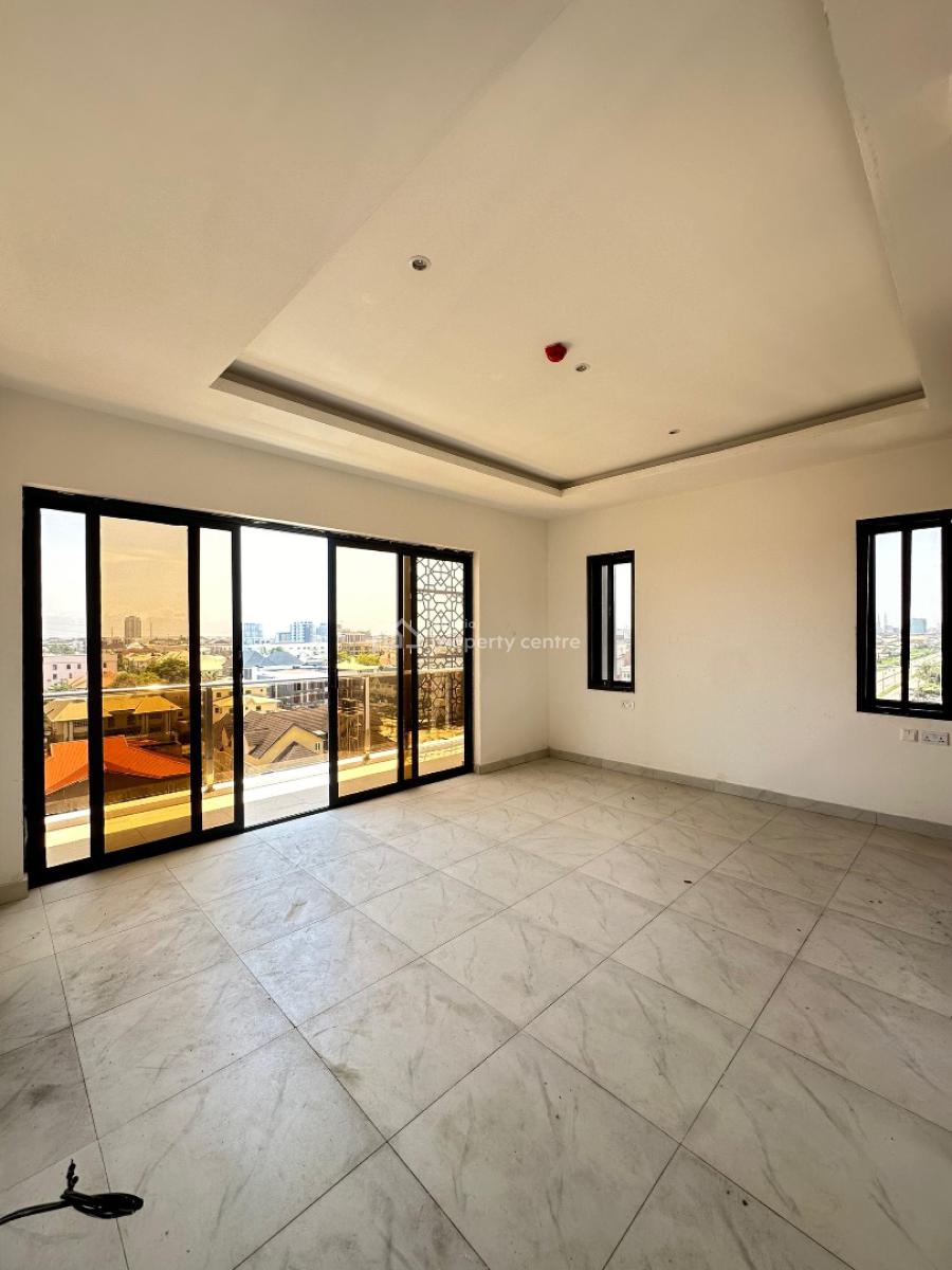 Spacious 2 Bedroom Apartment, Not in a Flooding Area, Lekki Phase 1, Lekki, Lagos, Flat / Apartment for Sale