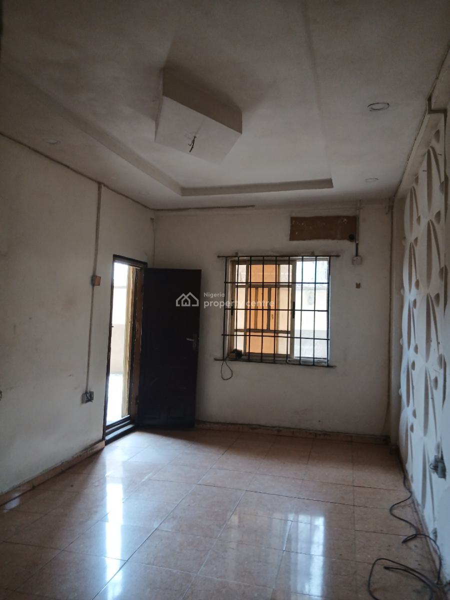 Superbly Good, Yaba, Lagos, Mini Flat (room and Parlour) for Rent
