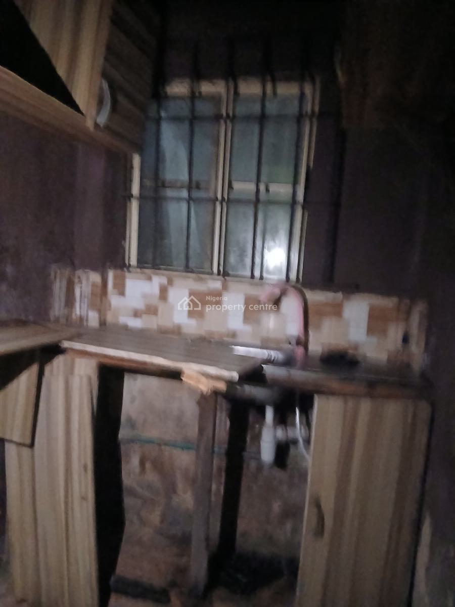 Superbly Good, Yaba, Lagos, Mini Flat (room and Parlour) for Rent