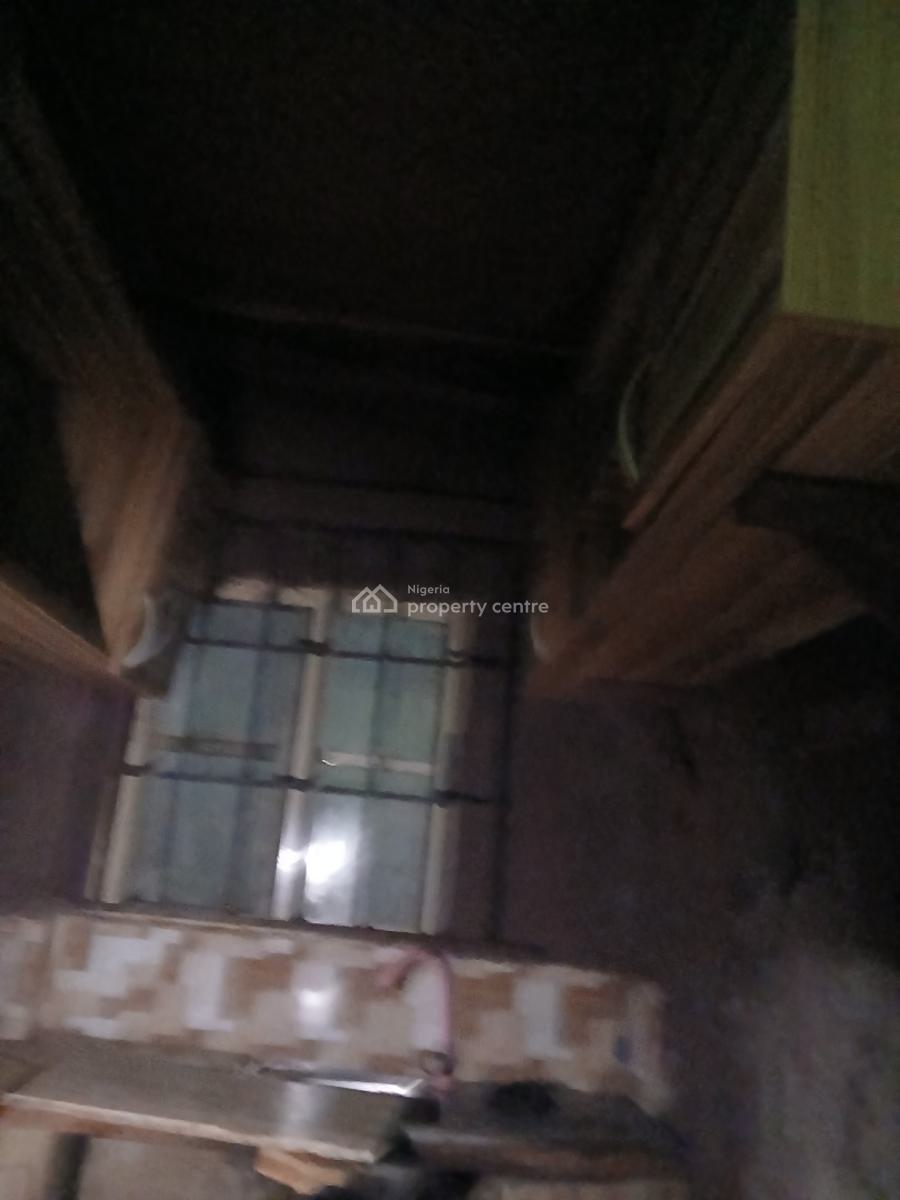 Superbly Good, Yaba, Lagos, Mini Flat (room and Parlour) for Rent