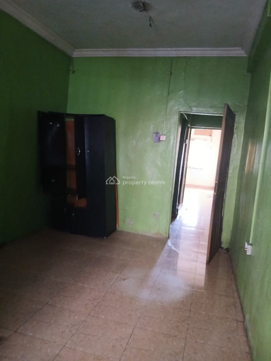 Superbly Good, Yaba, Lagos, Mini Flat (room and Parlour) for Rent
