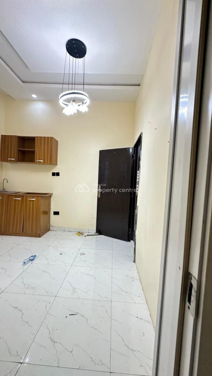 Spacious Miniflat/a Room & Parlour_upstairs, Chevy View, Chevron Drive, Lekki, Lagos, Mini Flat (room and Parlour) for Rent