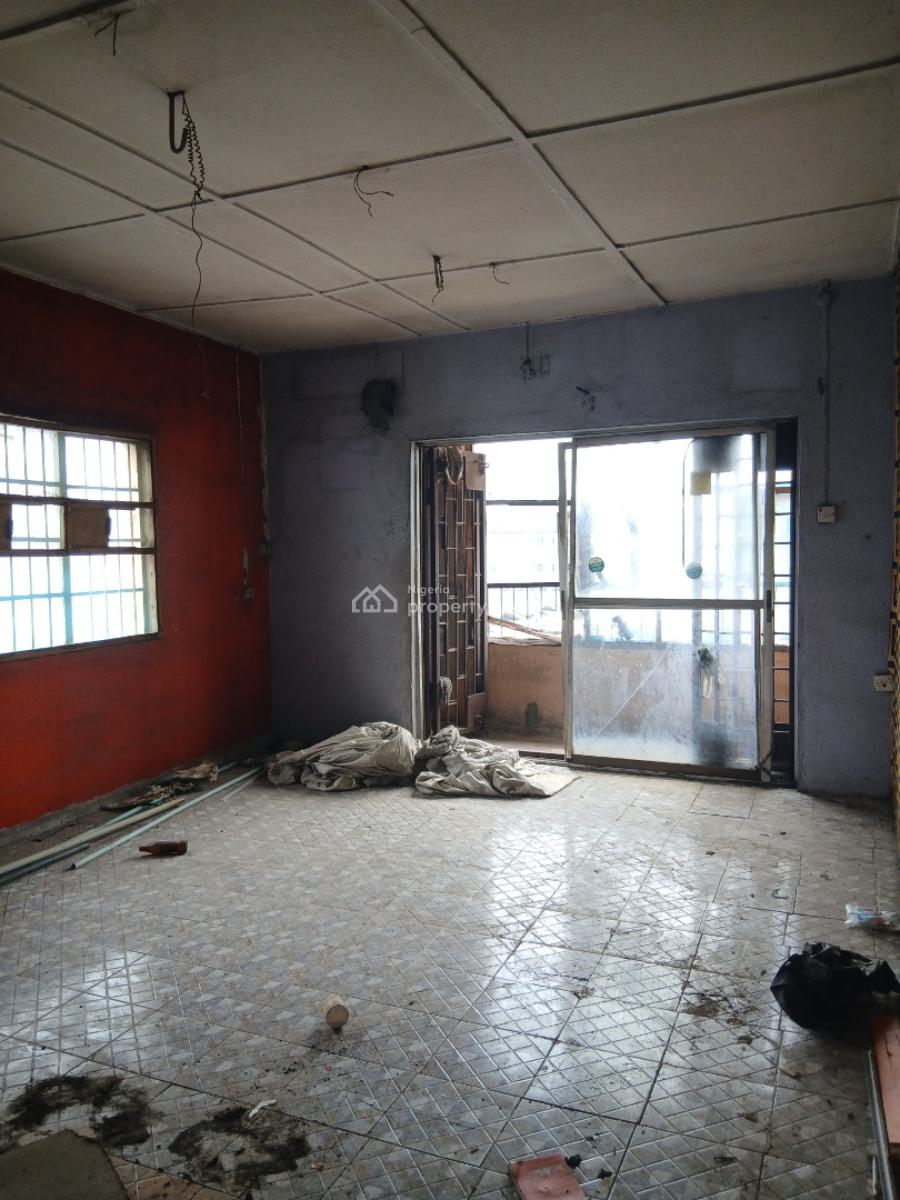 Lovely Executive Three Beds, Yaba, Lagos, Flat / Apartment for Rent