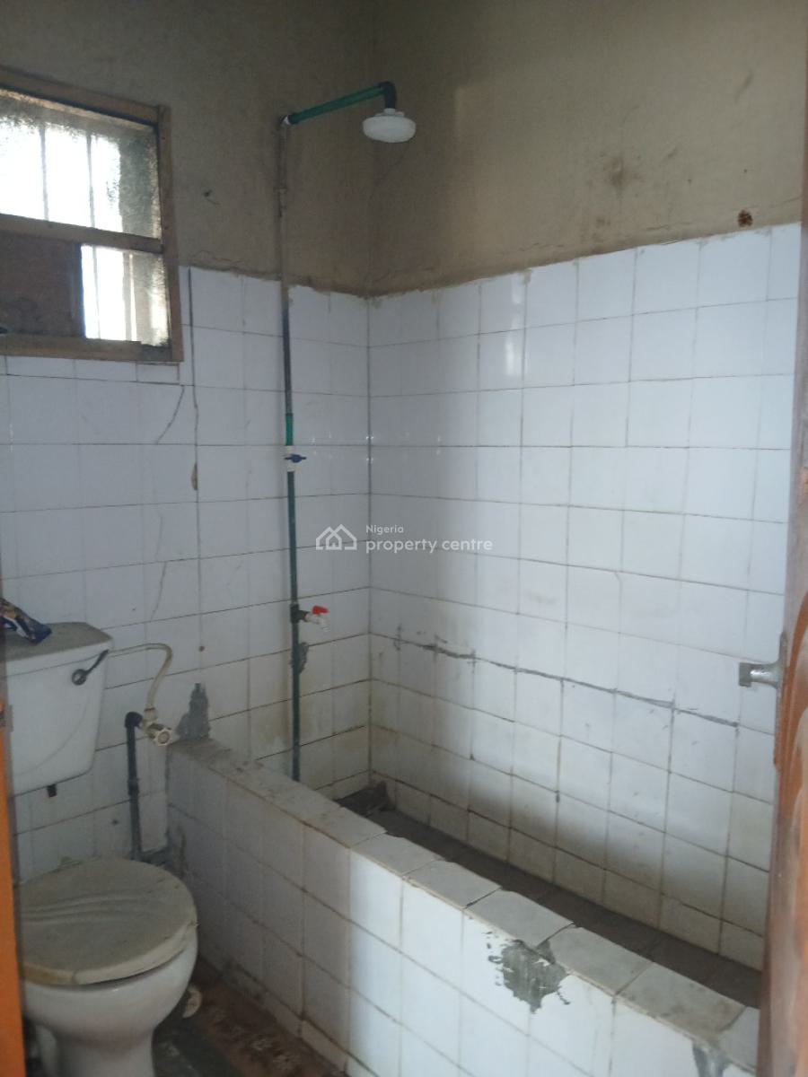 Lovely Executive Three Beds, Yaba, Lagos, Flat / Apartment for Rent