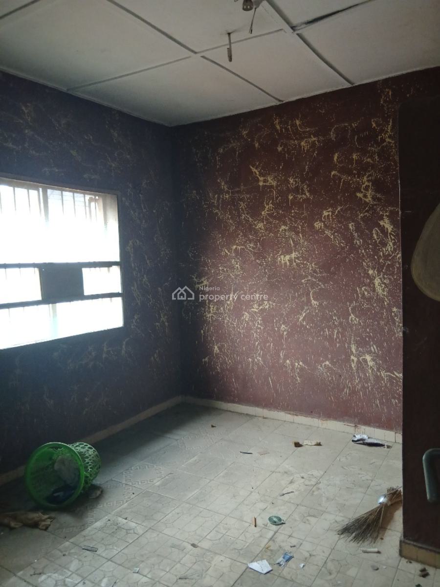 Lovely Executive Three Beds, Yaba, Lagos, Flat / Apartment for Rent