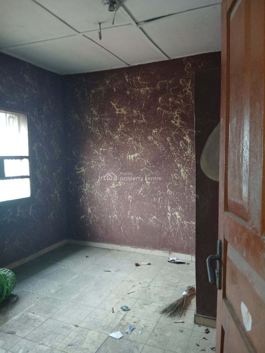 Lovely Executive Three Beds, Yaba, Lagos, Flat / Apartment for Rent