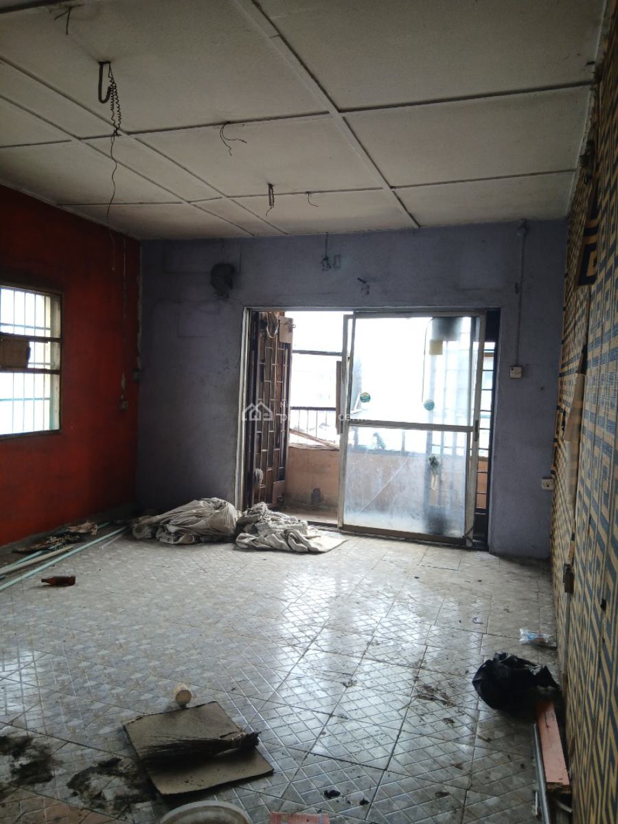 Lovely Executive Three Beds, Yaba, Lagos, Flat / Apartment for Rent