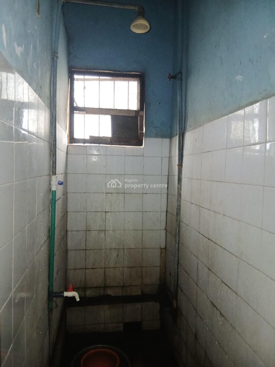 Lovely Executive Three Beds, Yaba, Lagos, Flat / Apartment for Rent