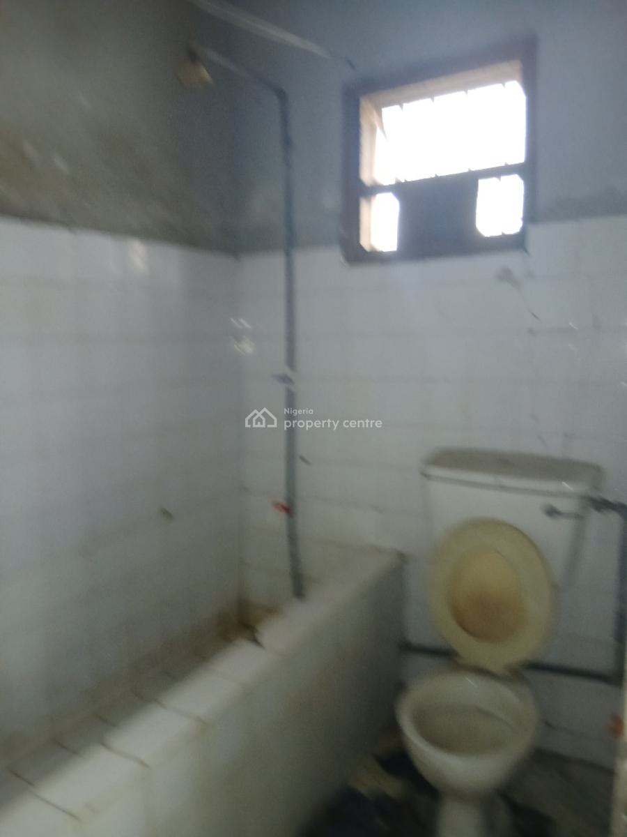 Lovely Executive Three Beds, Yaba, Lagos, Flat / Apartment for Rent