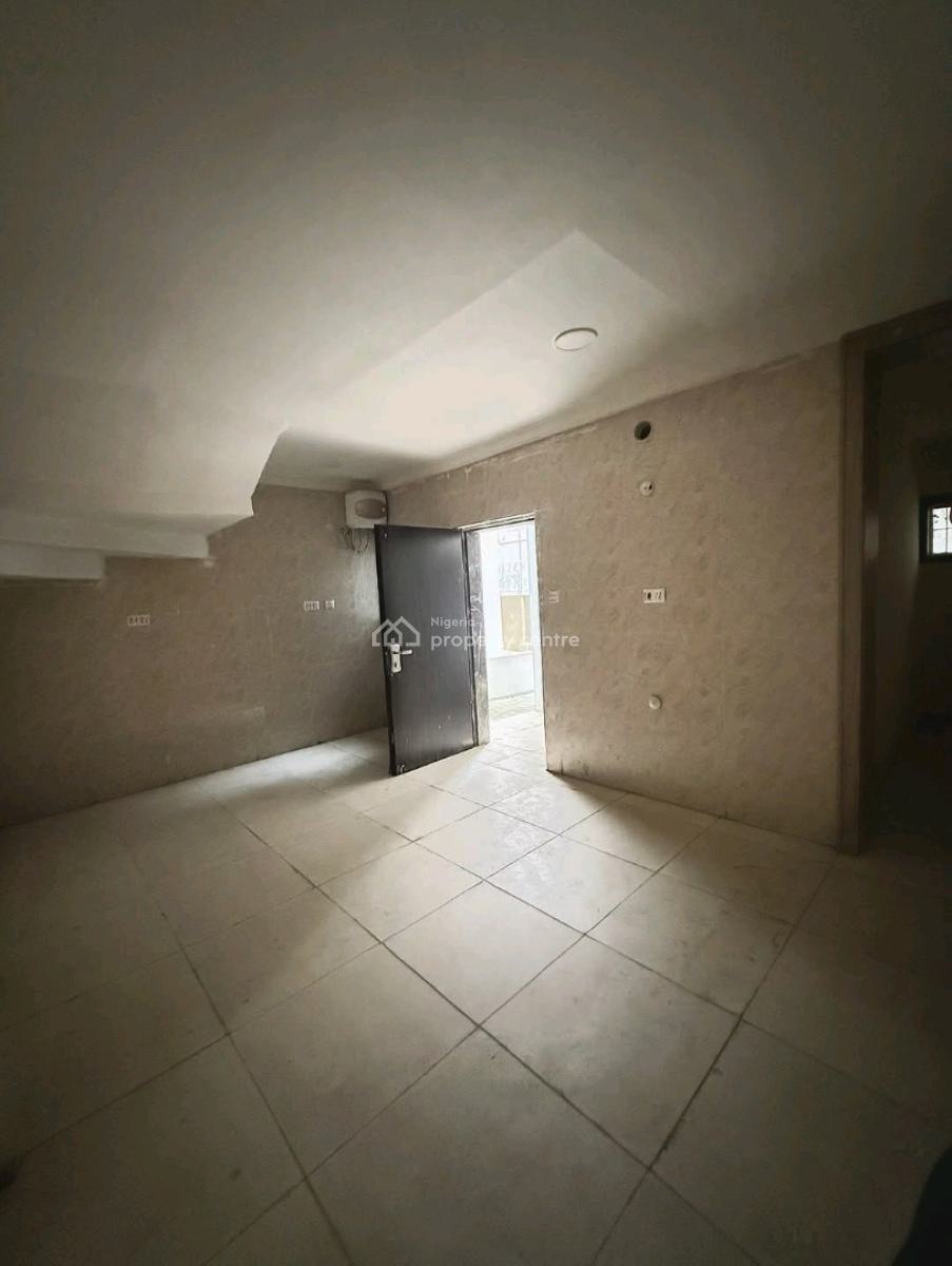 Elegant 4-bedroom Terrace Duplex with Bq    Location: Guzape, Abu, Guzape District, Abuja, House for Sale