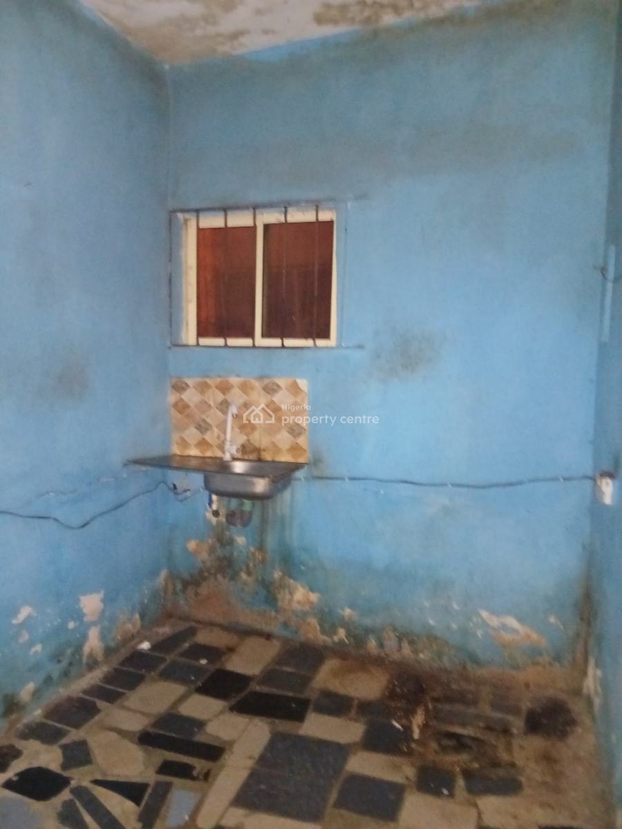 Standard 2 Bedroom, Yaba, Lagos, Flat / Apartment for Rent