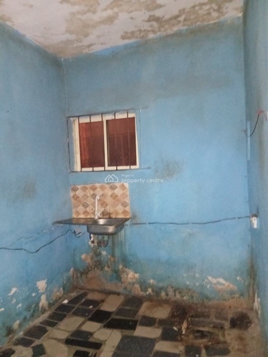 Standard 2 Bedroom, Yaba, Lagos, Flat / Apartment for Rent