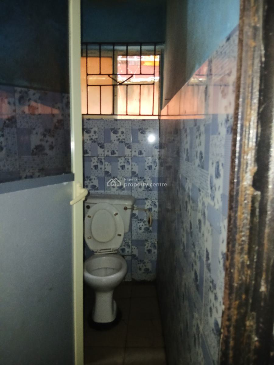 Standard 2 Bedroom, Yaba, Lagos, Flat / Apartment for Rent