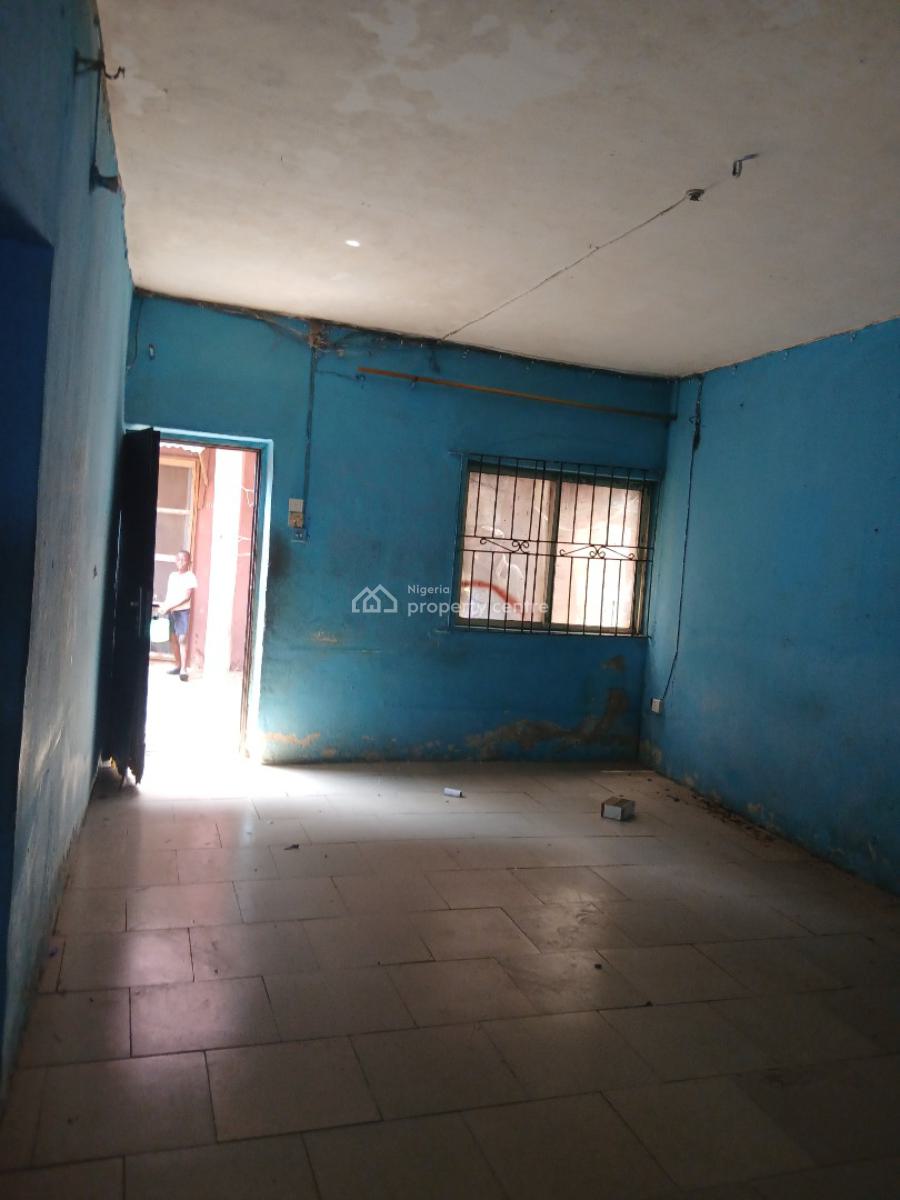 Standard 2 Bedroom, Yaba, Lagos, Flat / Apartment for Rent
