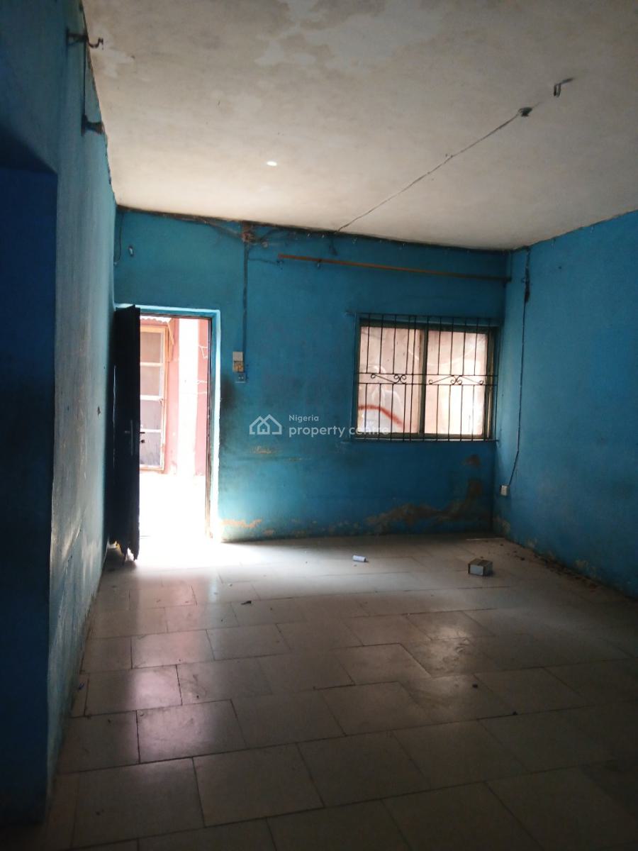 Standard 2 Bedroom, Yaba, Lagos, Flat / Apartment for Rent